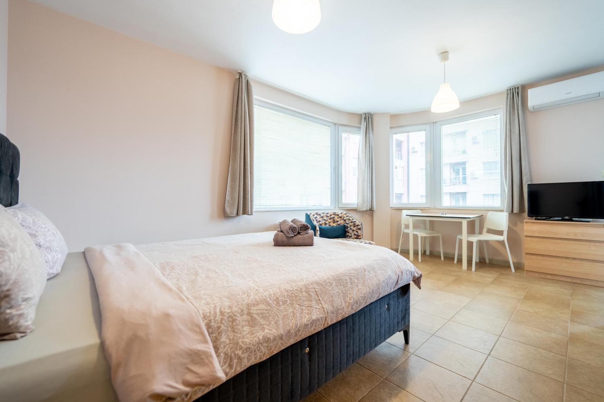 Lovely Apartment In Studentski Grad Szófia Kültér fotó