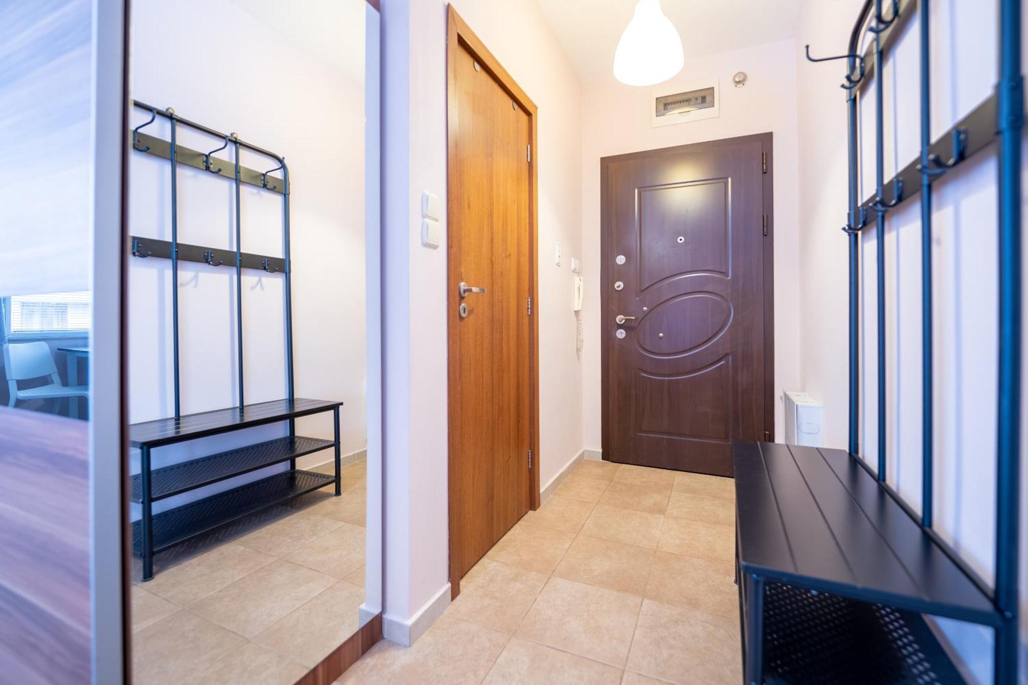 Lovely Apartment In Studentski Grad Szófia Kültér fotó