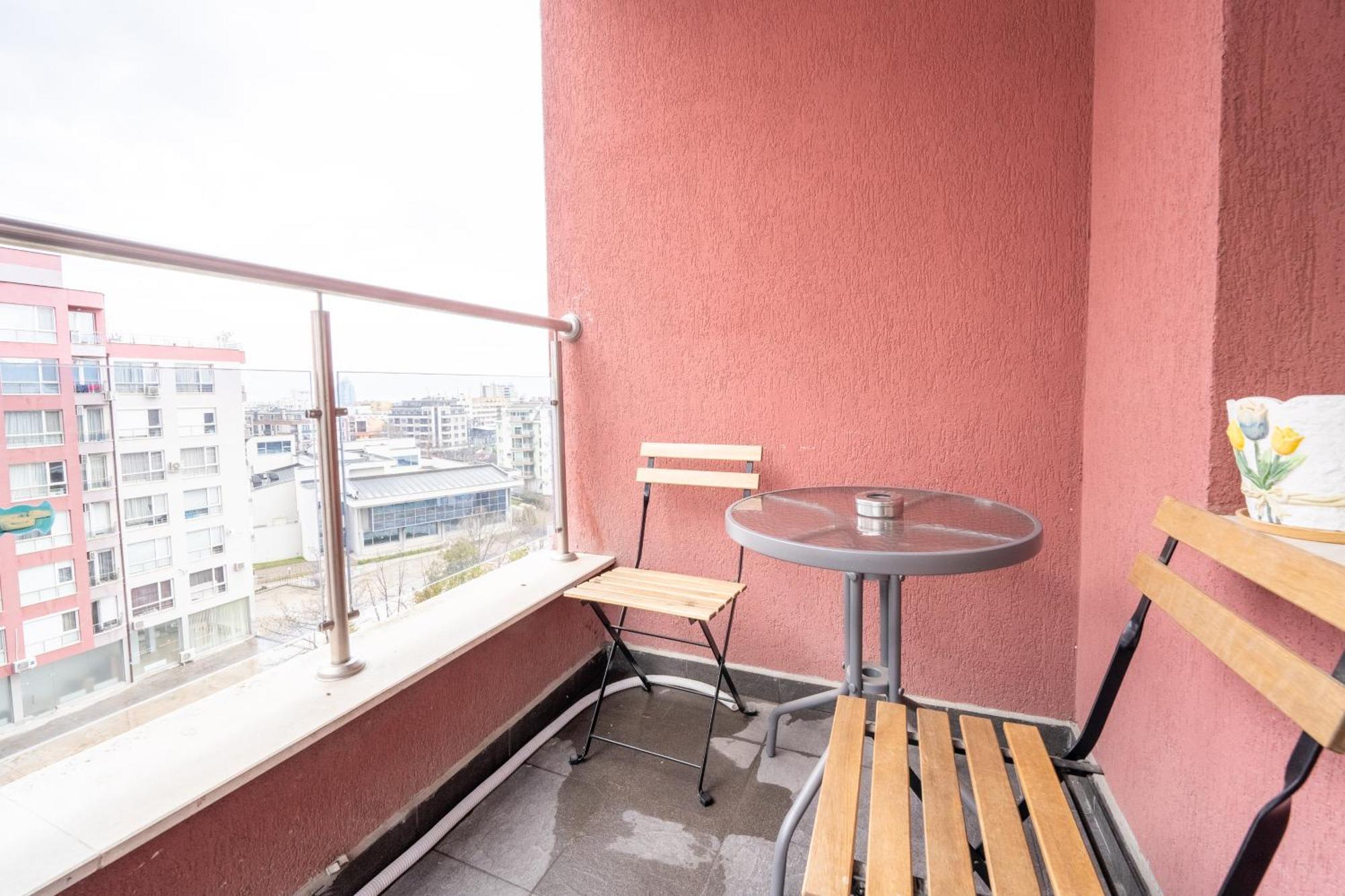 Lovely Apartment In Studentski Grad Szófia Kültér fotó
